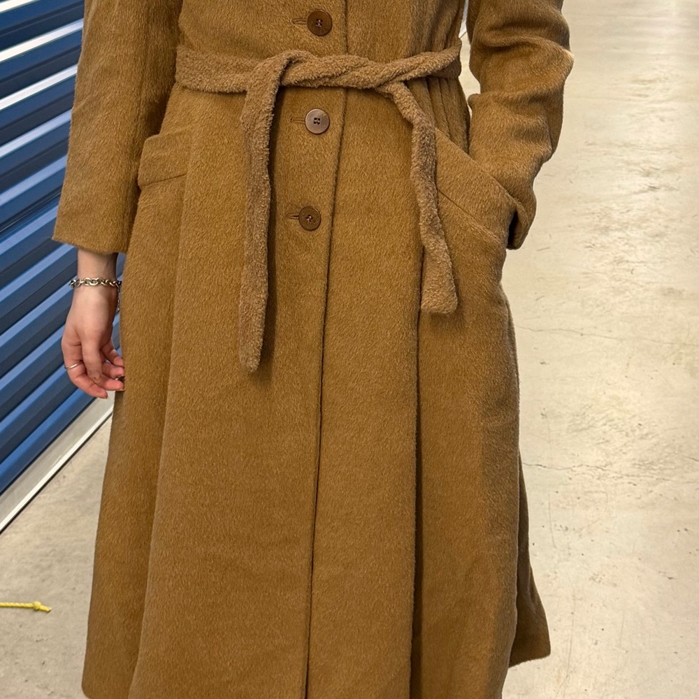 Giorgio Armani 100% Alpaca coat in pristine condition absolutely stunning coat - Picture 9 of 9